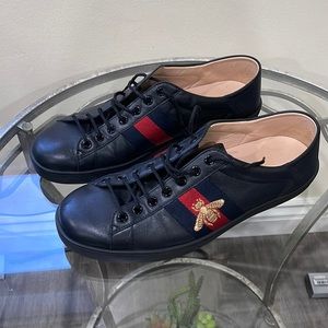 Authentic Gucci Men’s tennis shoes. Worn a handful of times. Leather.